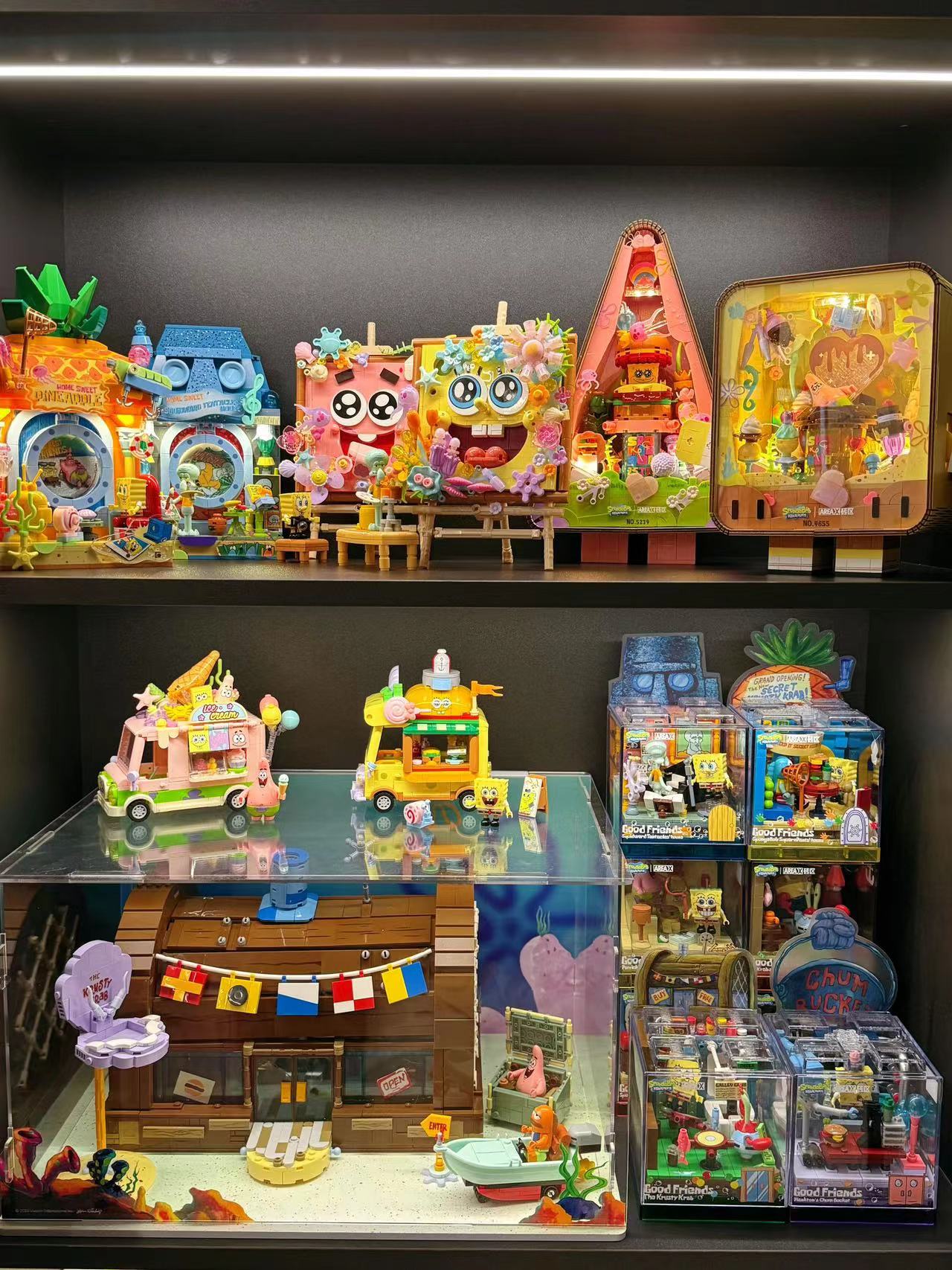 Krusty Krab Pineapple House Stone House Easter Island Head Buildable Display Boxes