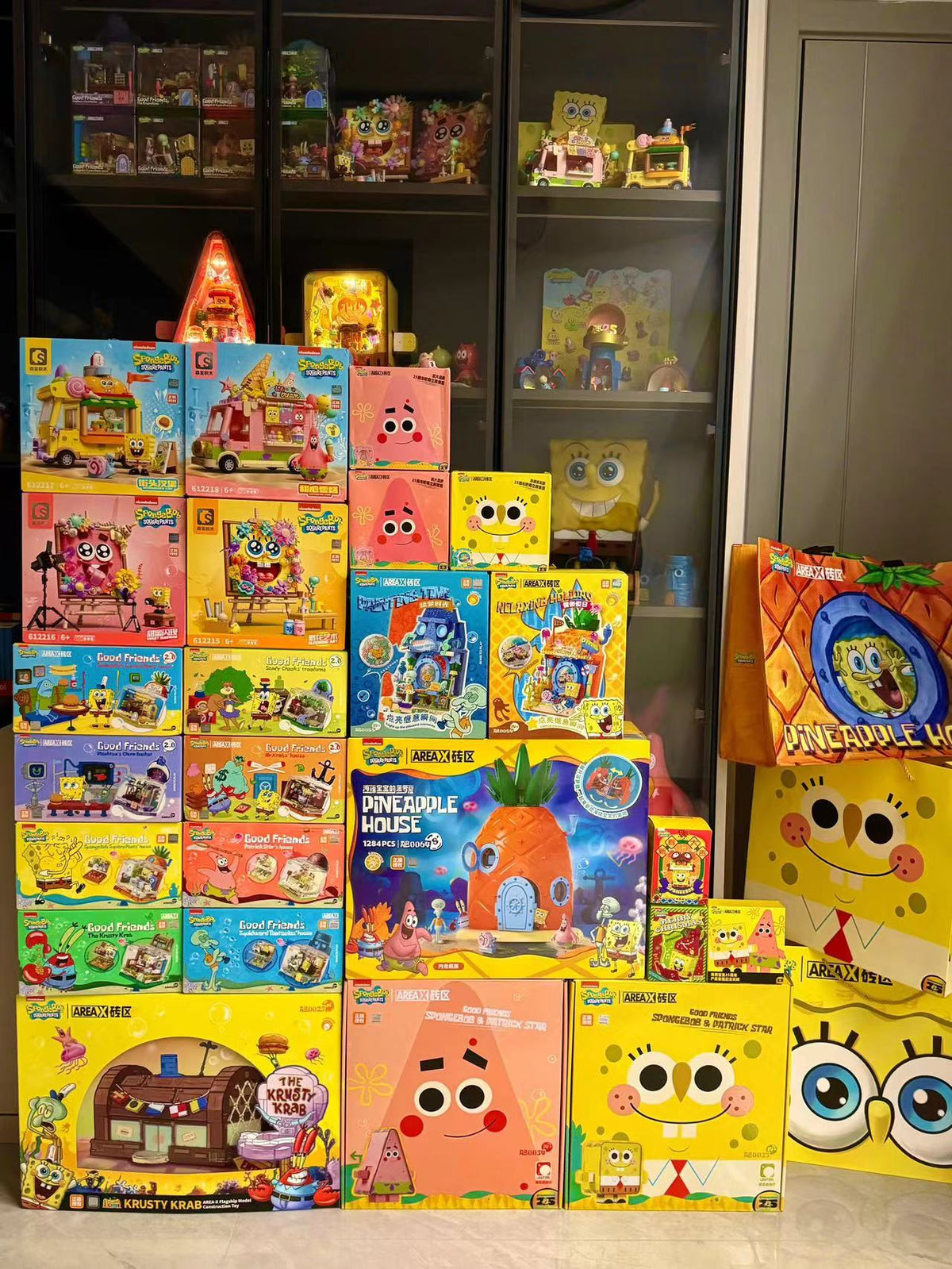 The Chum Bucket Sandy’s Treedome Anchor House Pineapple Restaurant Display Boxes